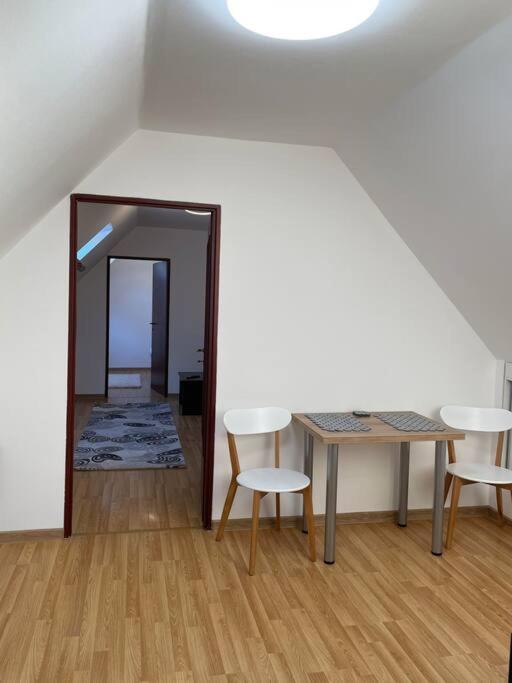 Easy Living Apartments - Old Town บราชอฟ ภายนอก รูปภาพ