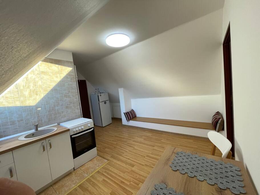 Easy Living Apartments - Old Town บราชอฟ ภายนอก รูปภาพ